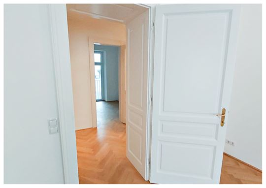 Blick vom Wohnzimmer in die Küche 