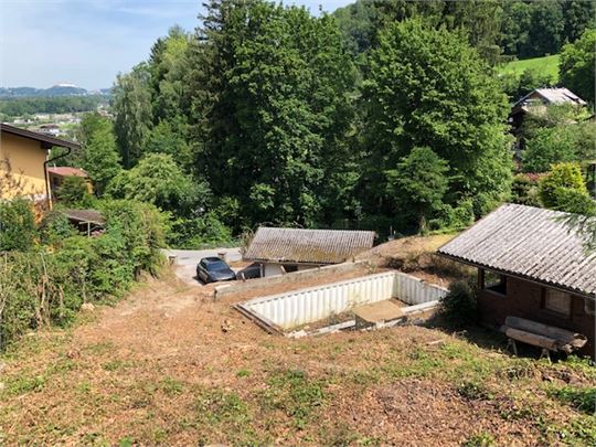 Grundstück mit Badehaus Pool und Doppelgarage