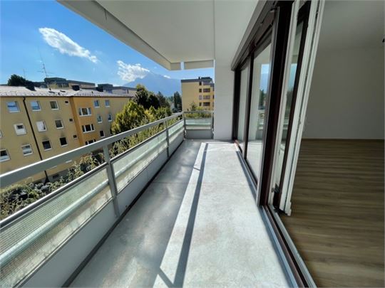 großer Balkon mit Ausblick