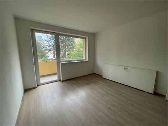 Wohnzimmer mit Balkon