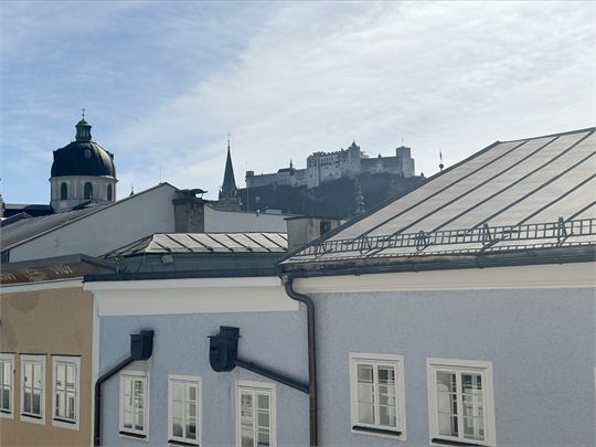 Rarität in der Altstadt! Exquisite sonnige 2 Zimmer Stadtwohnung in der Altstadt von Salzburg 