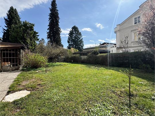 Wunderschöne Altbauwohnung mit großen Garten in der Riedenburg