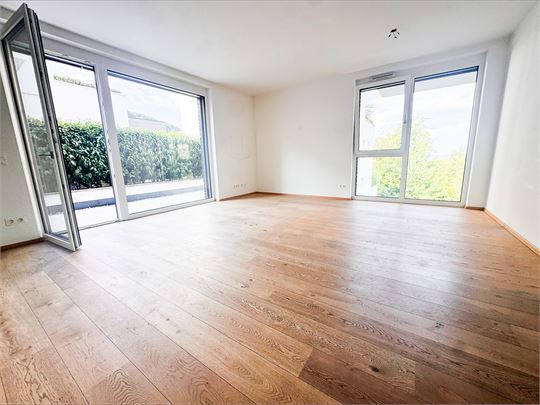Wohnzimmer mit Ausgang auf die Terrasse