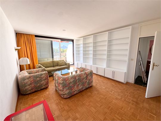 Wohnzimmer mit Ausgang auf den Balkon