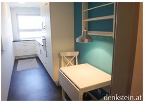 Küche mit kleinen Essplatz